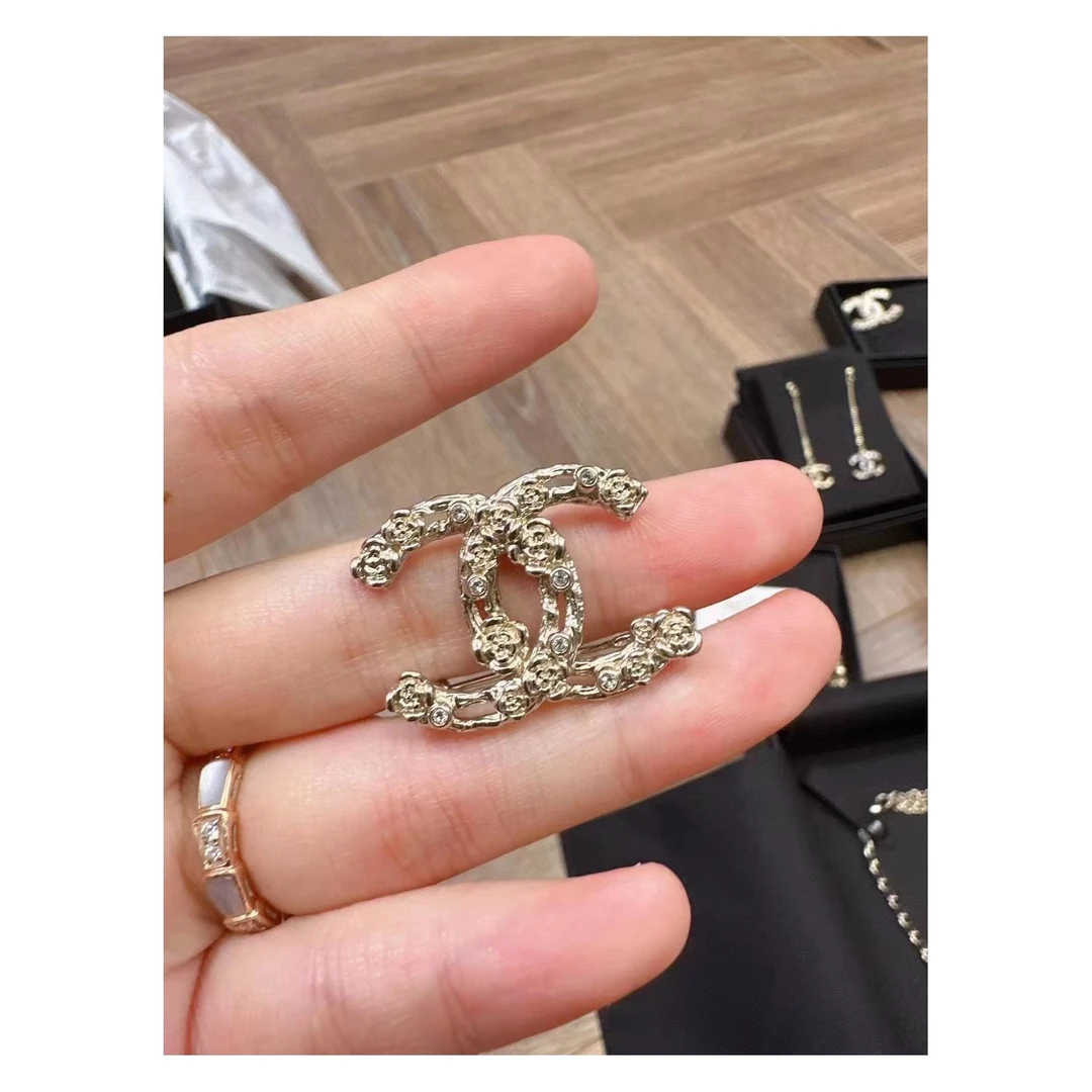全新未使用 Chanel/香奈儿 澳海贝/山茶花胸针