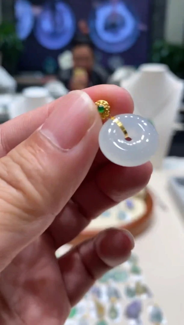 【闪购商品】翡翠颈饰18K金镶嵌18K金镶嵌 平安扣