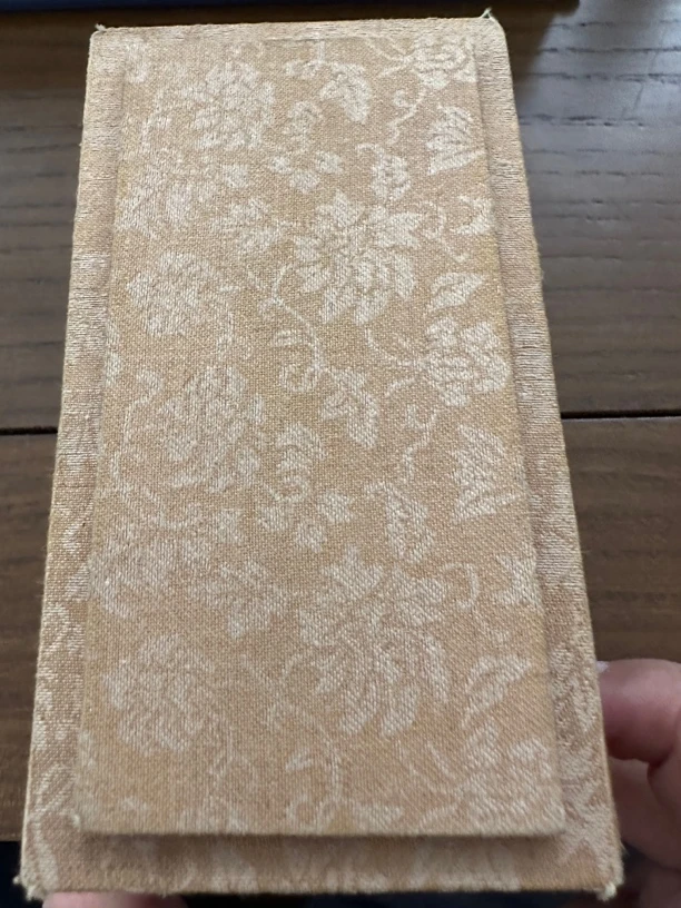 仿古布合暗刻花盒