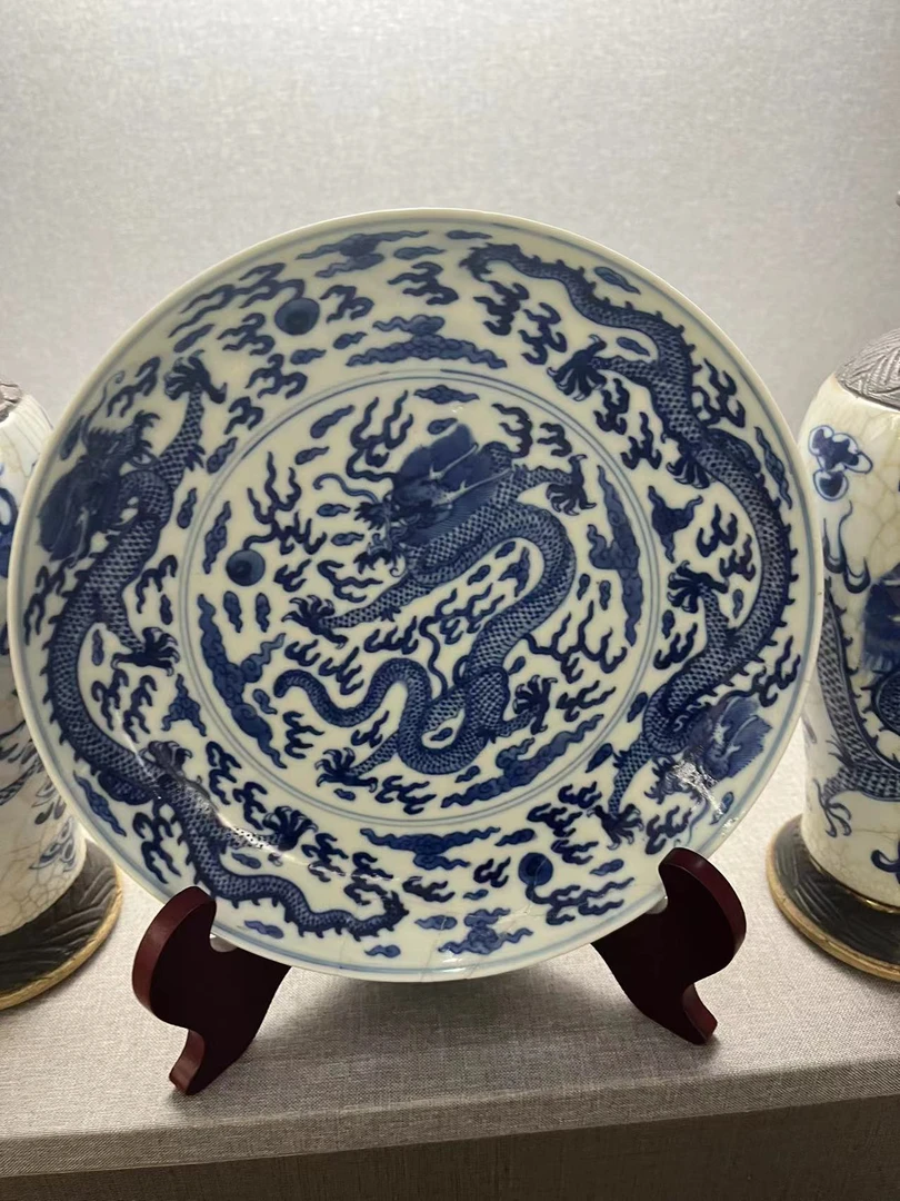 青花双龙戏珠纹潘