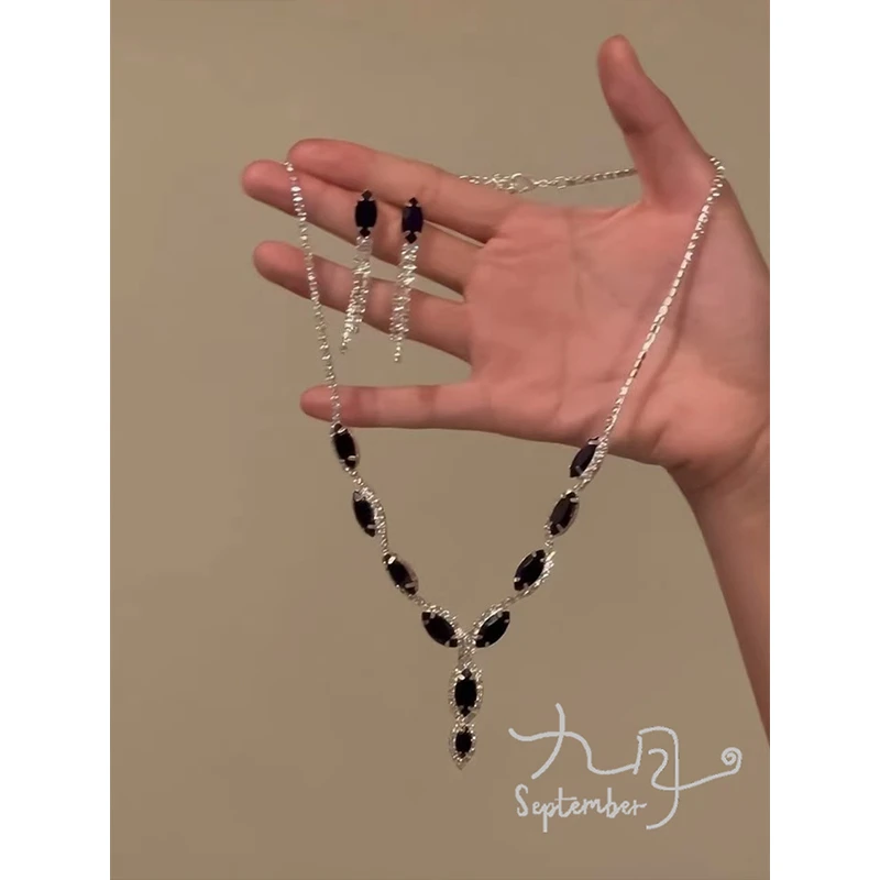 铜合金合成锆石项链 黑色闪钻项链女高级感锁骨链轻奢小众颈链