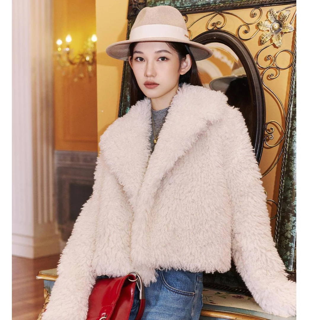 叶谦原创设计秋冬新款温柔奶白时尚短款外套YDFLC18325