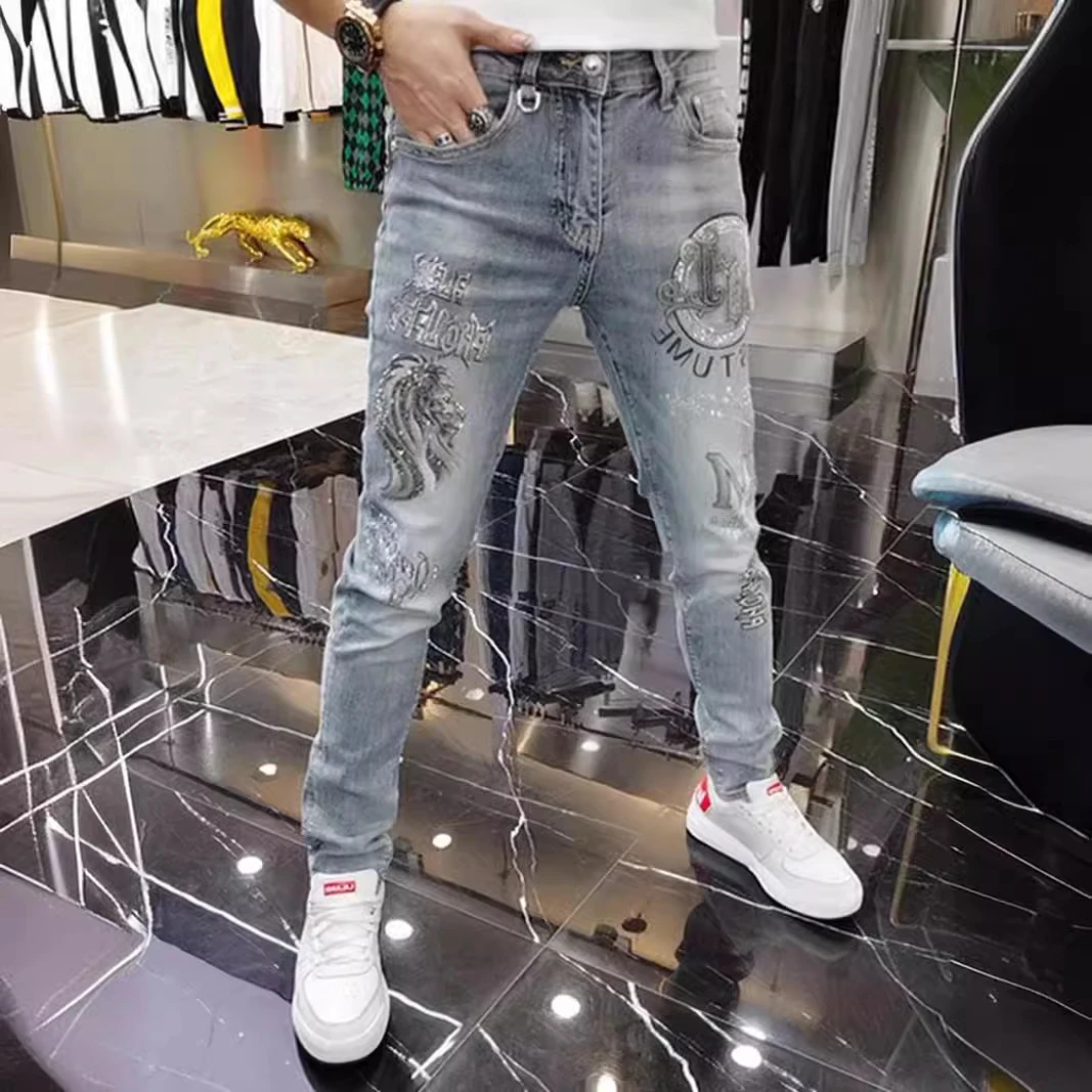 春夏新款男牛仔裤子重工烫钻印花潮流牛仔裤帅气休闲修身小脚长裤