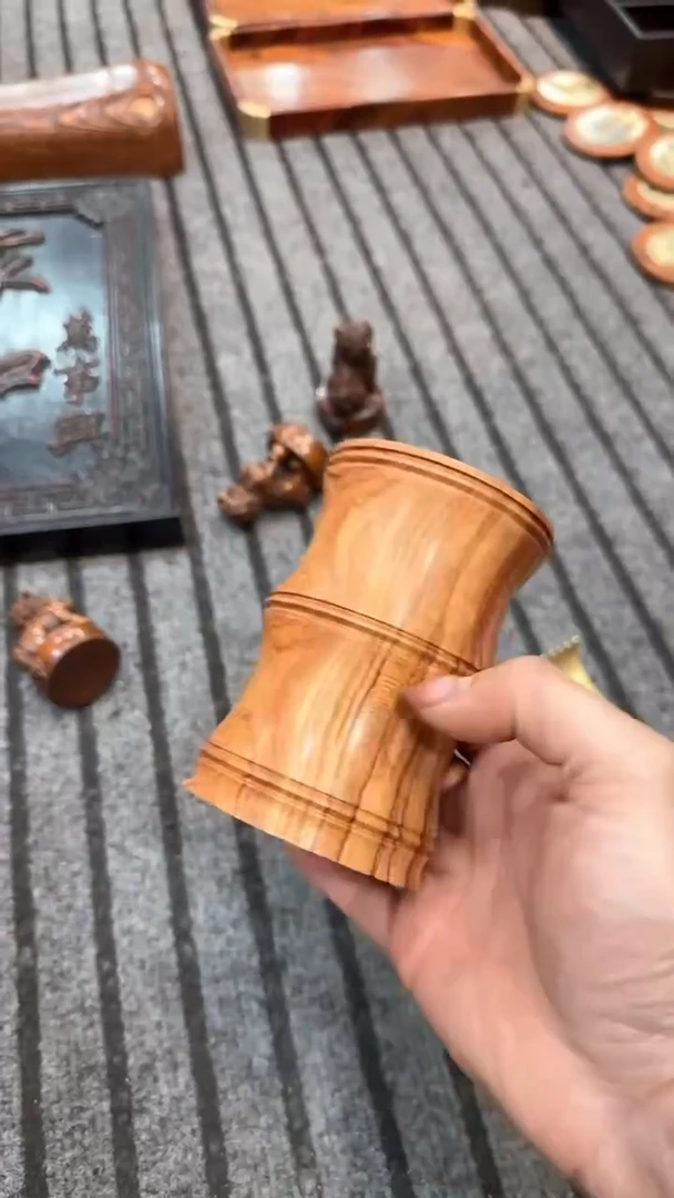 【闪购商品】木头黄花梨笔筒