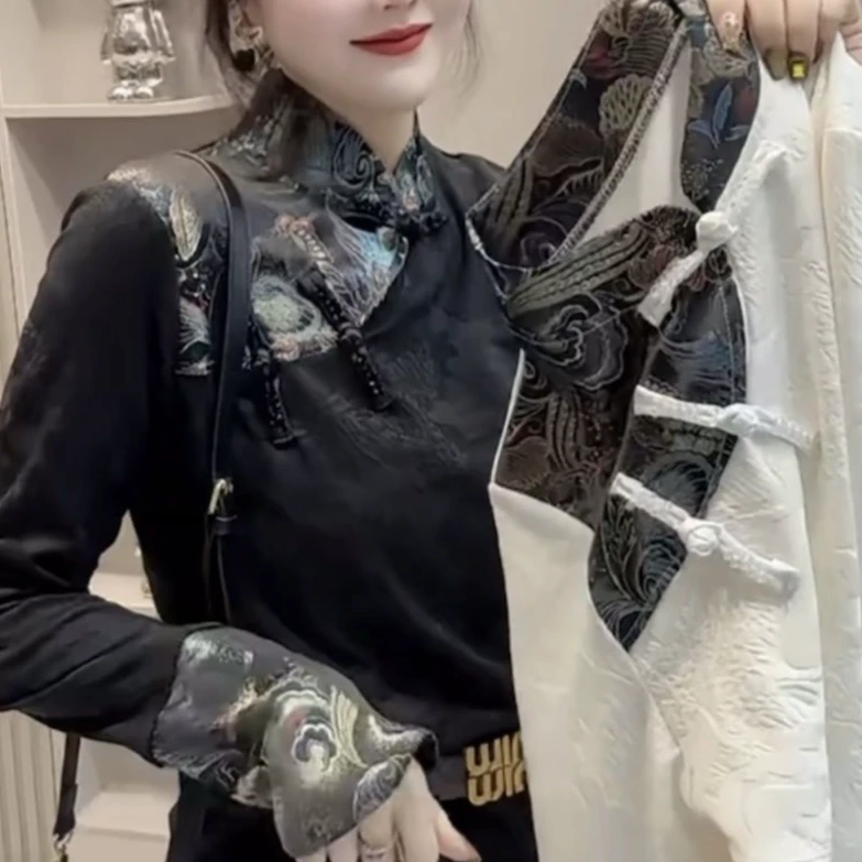 磨毛刺绣复古国风小衫上衣2024冬季新款提花面料盘扣中式打底衫女