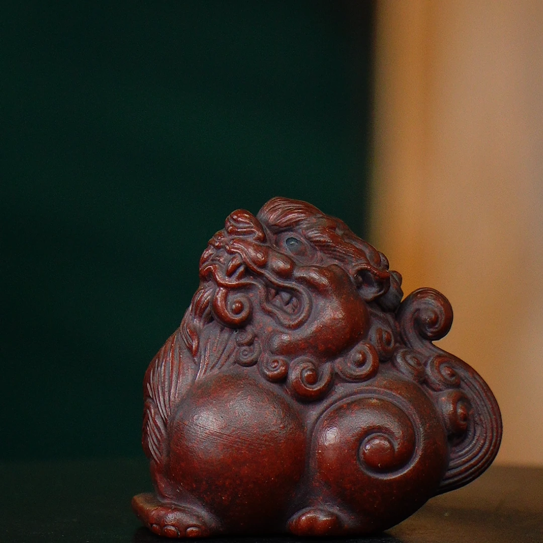 宜兴紫砂 紫  醒狮