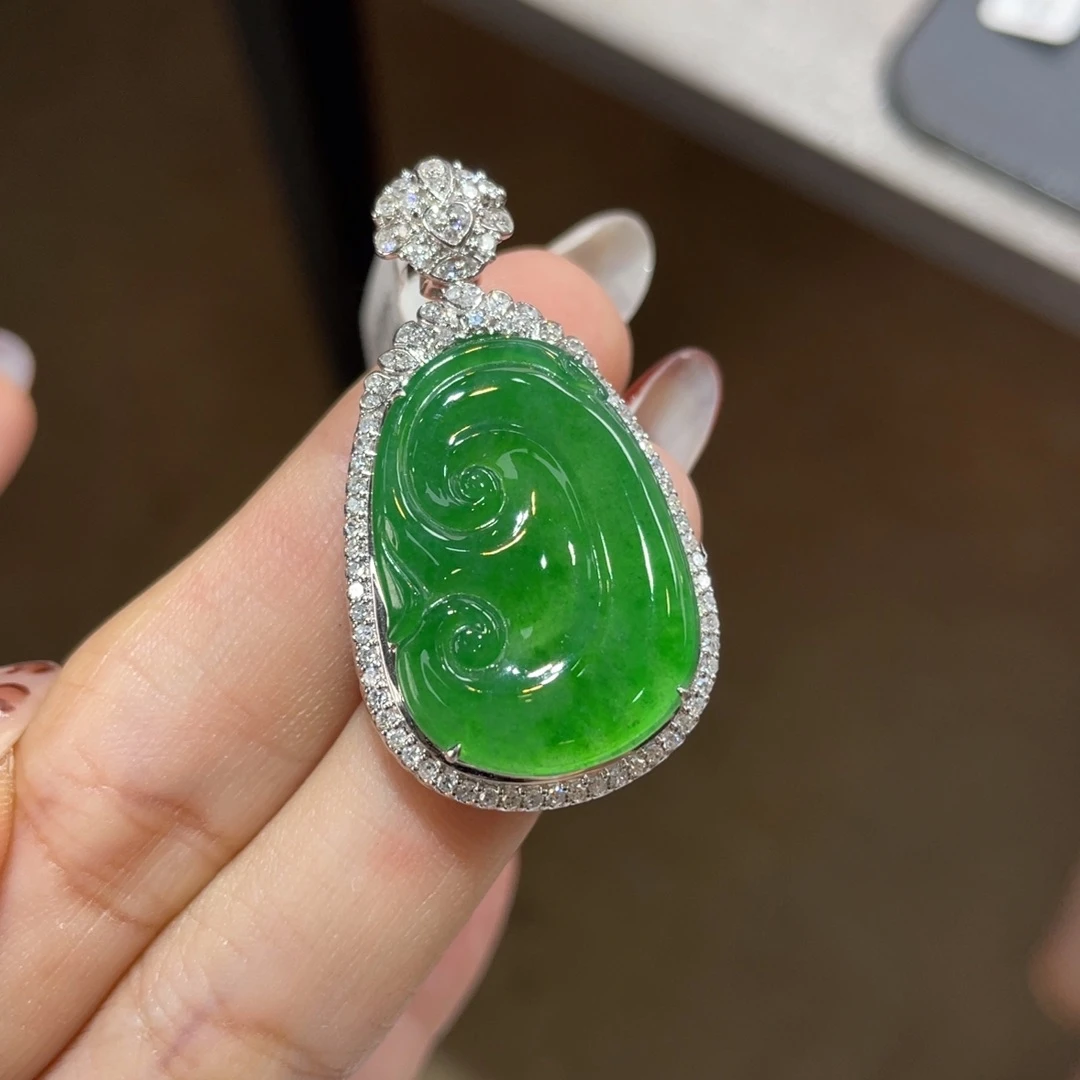 翡翠颈饰18K金镶嵌天然缅甸翡翠a货