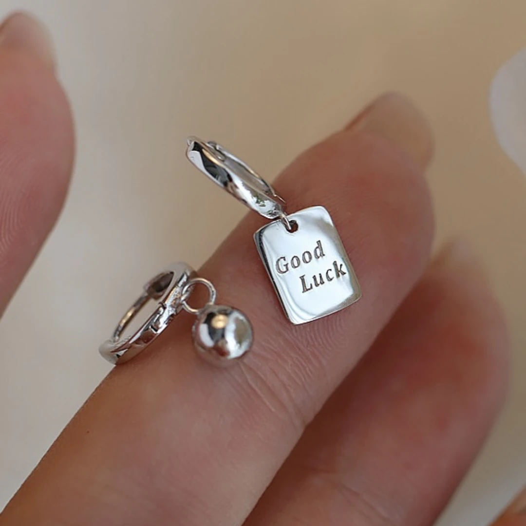 铜合金耳饰 不对称幸运字母耳扣圆球耳饰设计感冷淡风时髦耳饰女