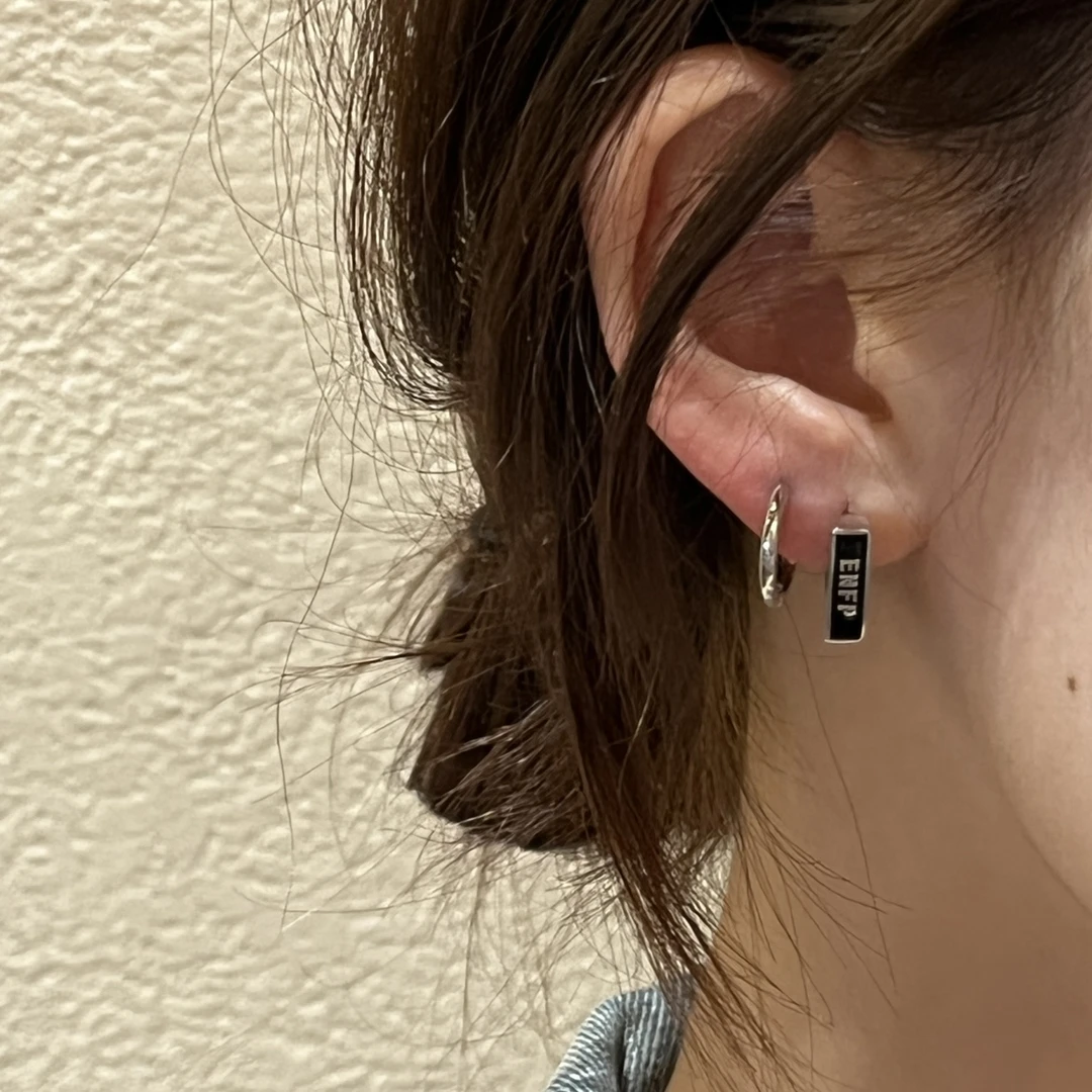 铜合金耳饰 网红字母耳扣韩国小众设计感耳环时尚气质百搭耳饰