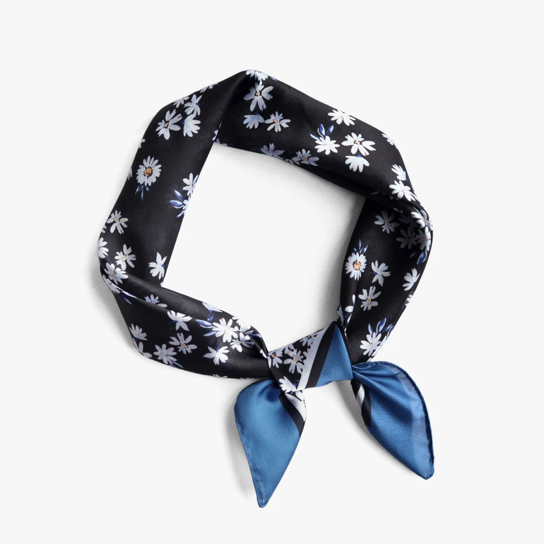 权志龙同款小雏菊韩版碎花春夏方巾女仿真丝职业优雅气质百搭丝巾