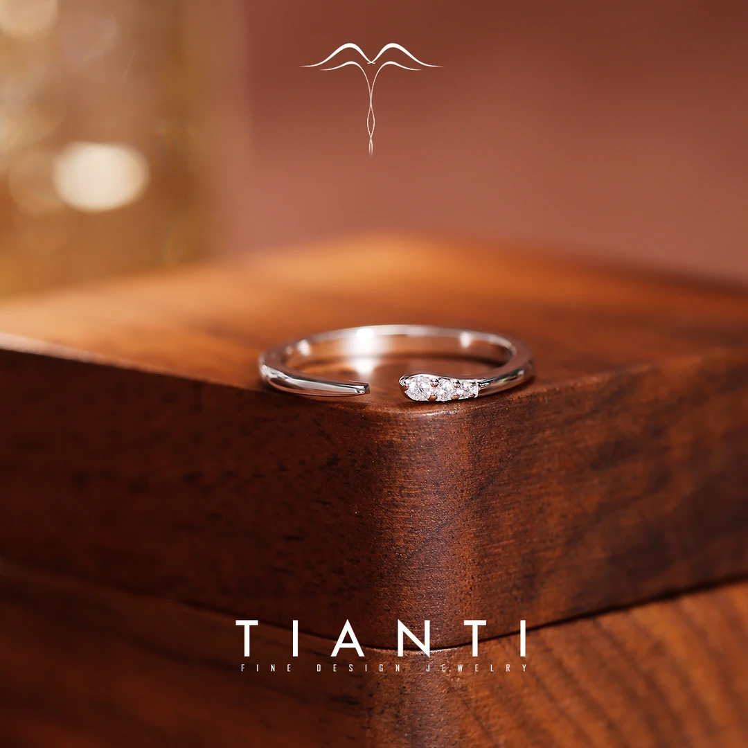 TIANTI/天缇 925银锆石戒指 初诺女款时尚轻奢简约活口戒高智淡人