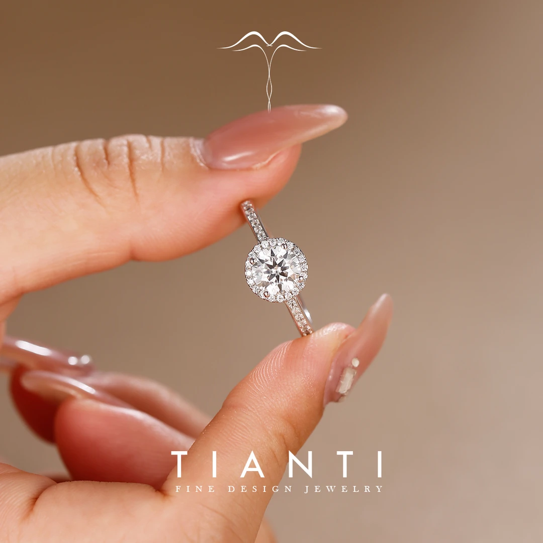 TIANTI/天缇【 公主圆包】通体S925银莫桑钻戒指微镶婚戒气质百搭