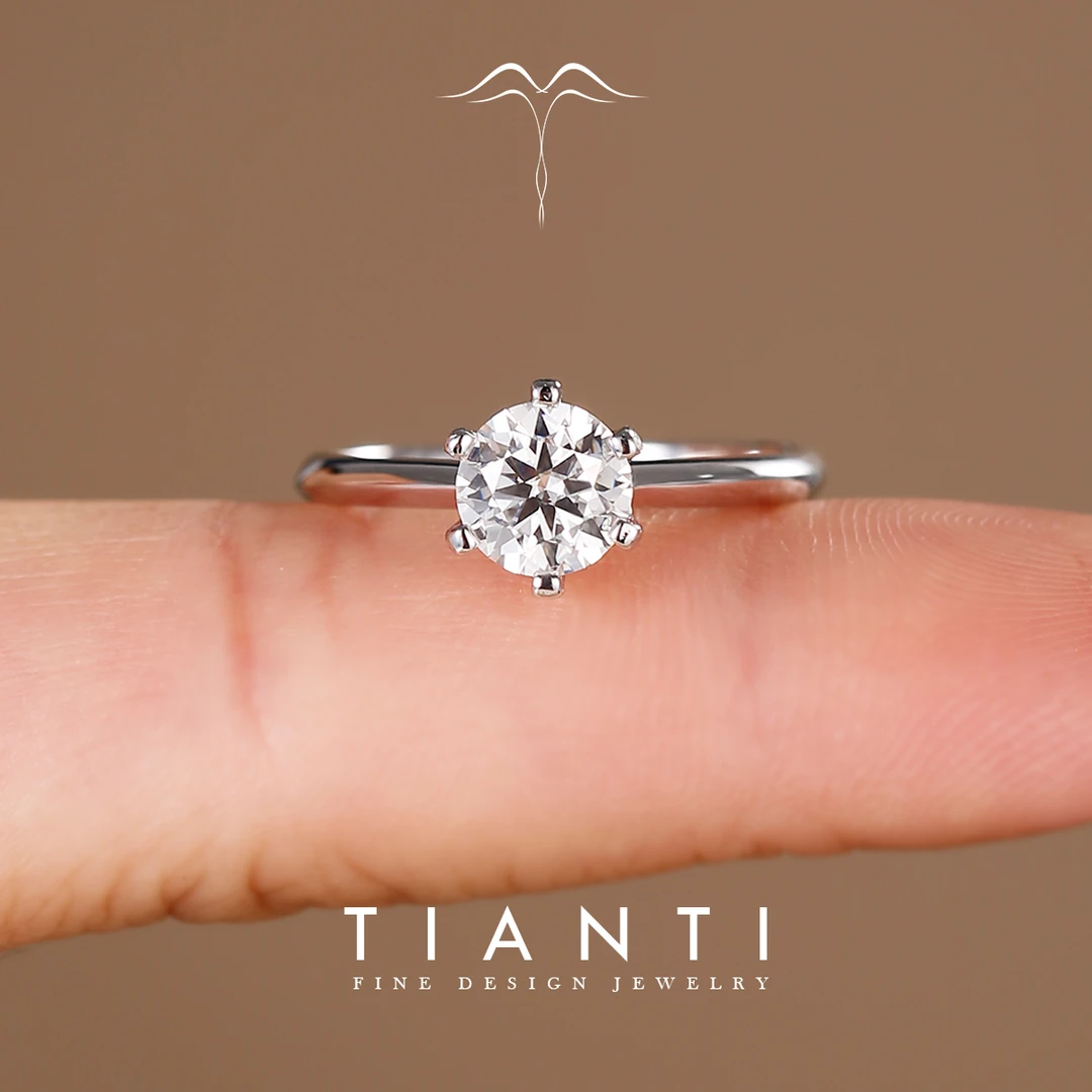 TIANTI/天缇 【偏爱】1克拉 百搭女款婚戒 925银莫桑石戒指