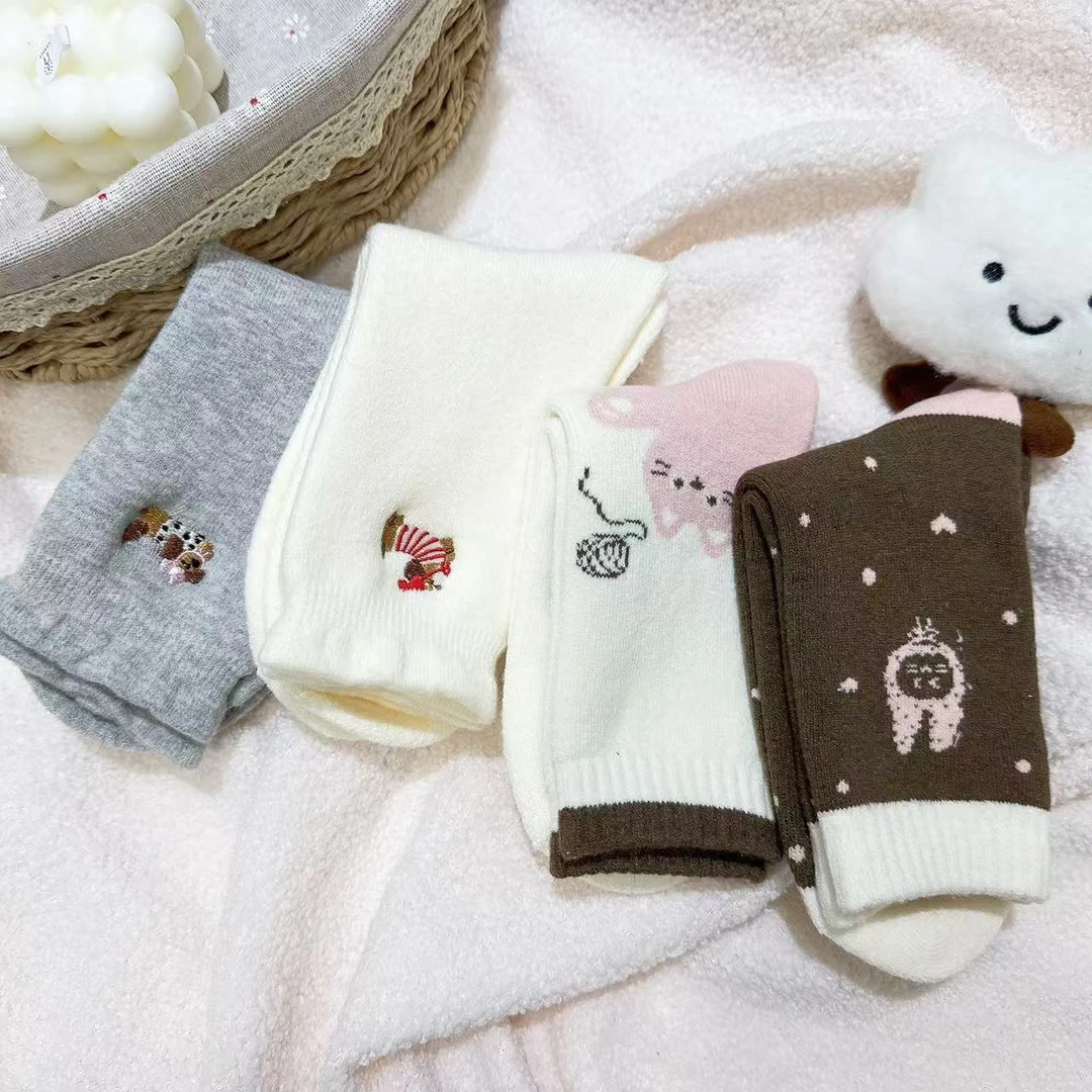 女士冬季厚款加厚刺绣小狗粉猫保暖袜子四双装