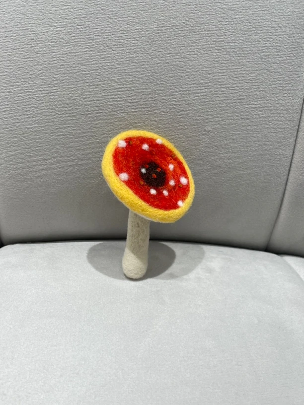 mithworld / 沵媞 「甜蜜蘑菇」毛毡胸花吊带