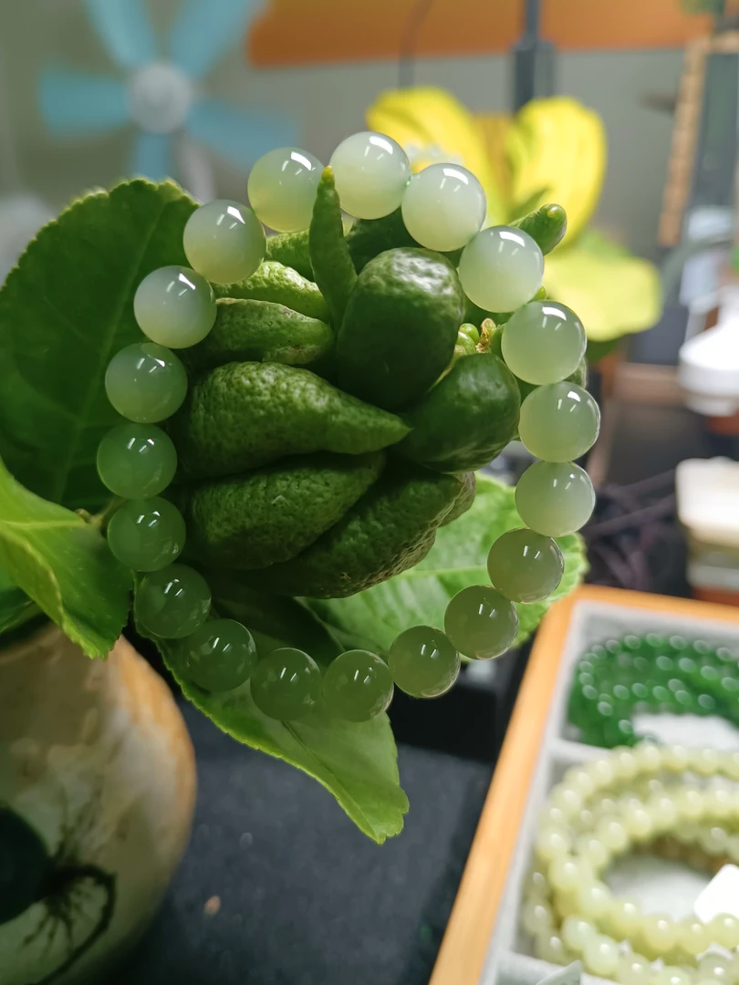 《和田玉》高冰猫眼湖水绿10厘手串
