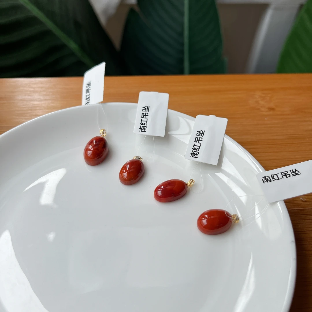 【郭老师】约10*13*5mm1g满色满肉南红玛瑙18K金吊坠（多样性发一个）
