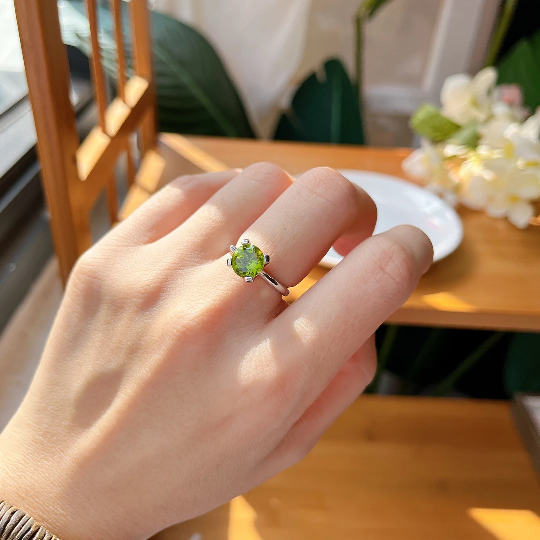 【郭老师】约8mm橄榄石四爪S925银镶戒指