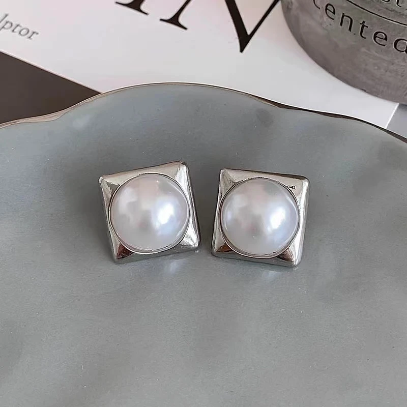 合金耳饰 方圆脸适合的法式方形珠珠耳环小众独特设计感气质Z0893