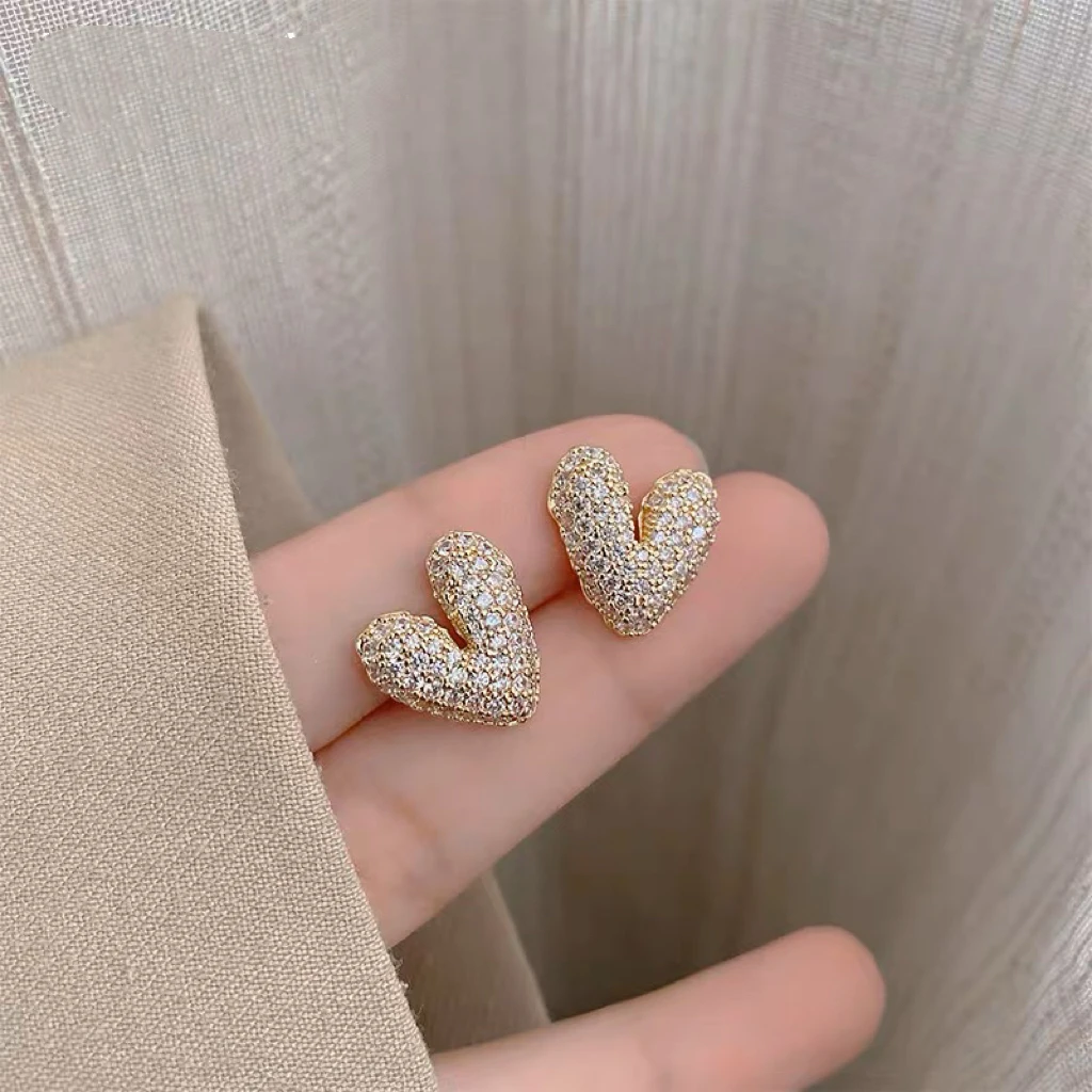 铜合金耳饰 时尚小众精致爱心耳钉潮高级感轻奢网红气质耳环F1907