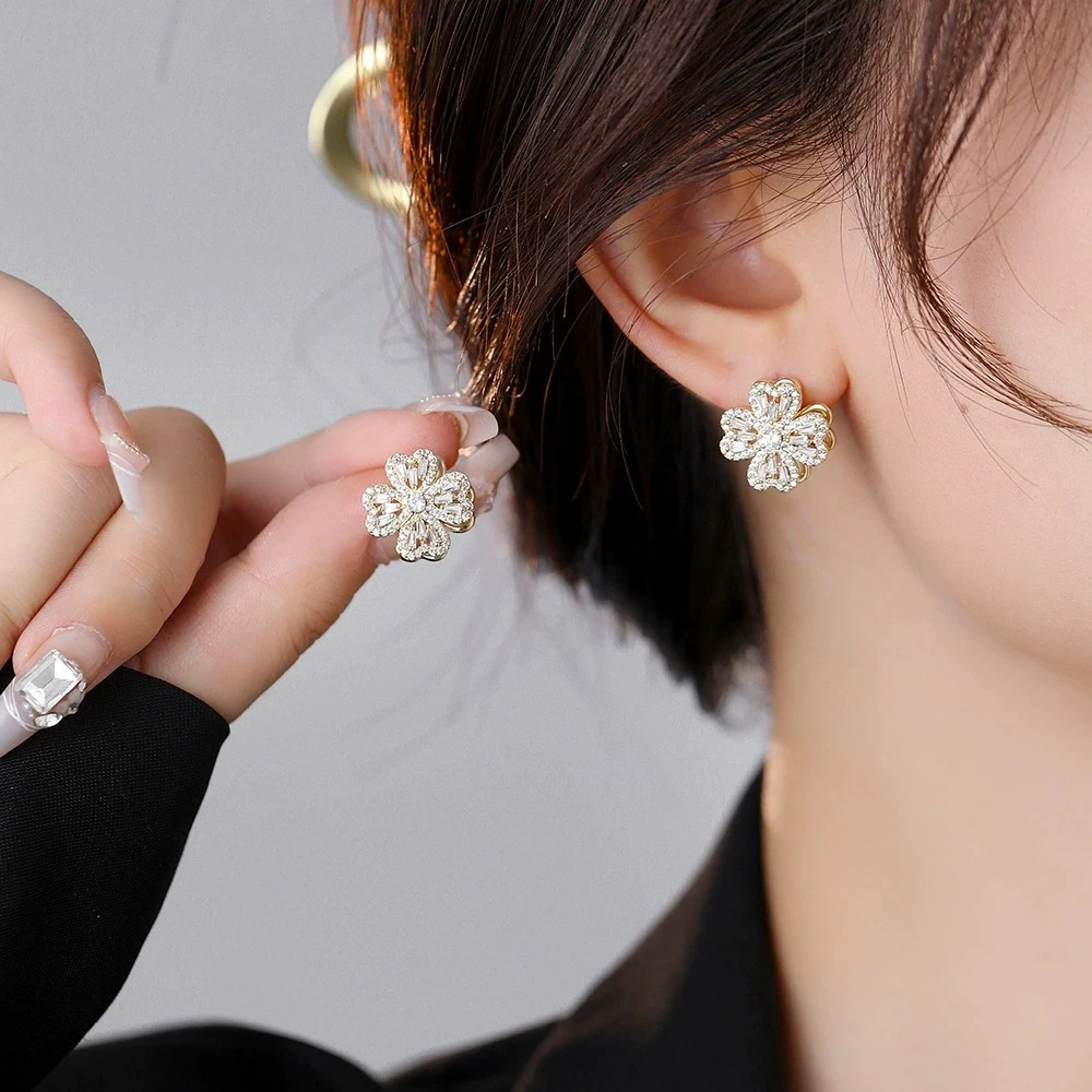 铜合金耳饰 可旋转锆石幸运草耳钉小众设计感耳饰耳环F2339