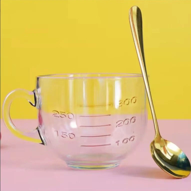 玻璃杯金属勺
