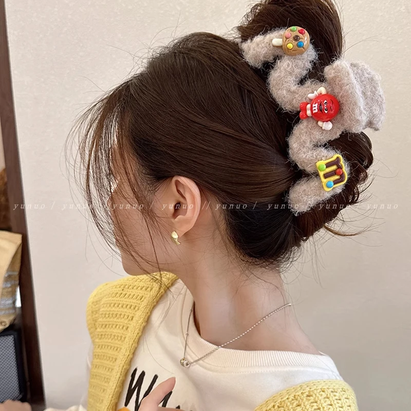 可爱趣味m豆毛绒秋冬大号鲨鱼夹高级感发夹女后脑勺抓夹2024新款