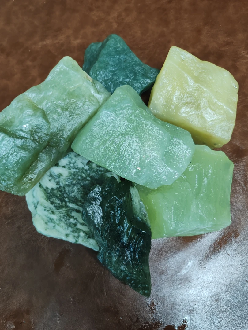 天然岫玉精品原石多样性随机发货一块