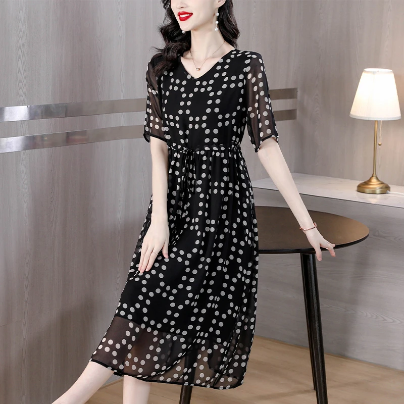 8131#洋气波点连衣裙女夏季新款V领气质收腰长裙黑底印花短袖裙子