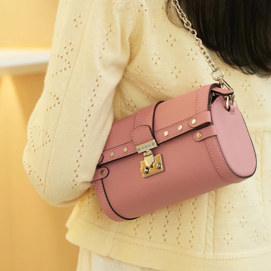 FION菲安妮箱包【欧若风】八音盒波士顿牛皮斜挎包链条包FAAFVJA002