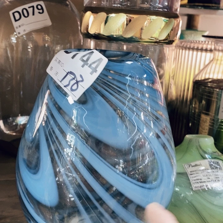 花瓶高19厘米口8厘米