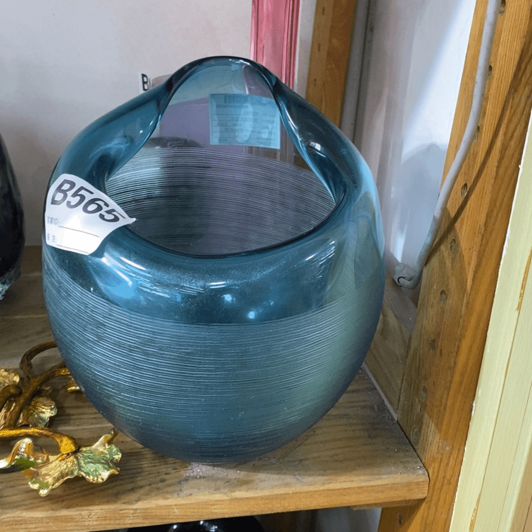花瓶高22厘米口16厘米