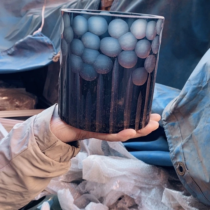 花瓶高15厘米口12厘米