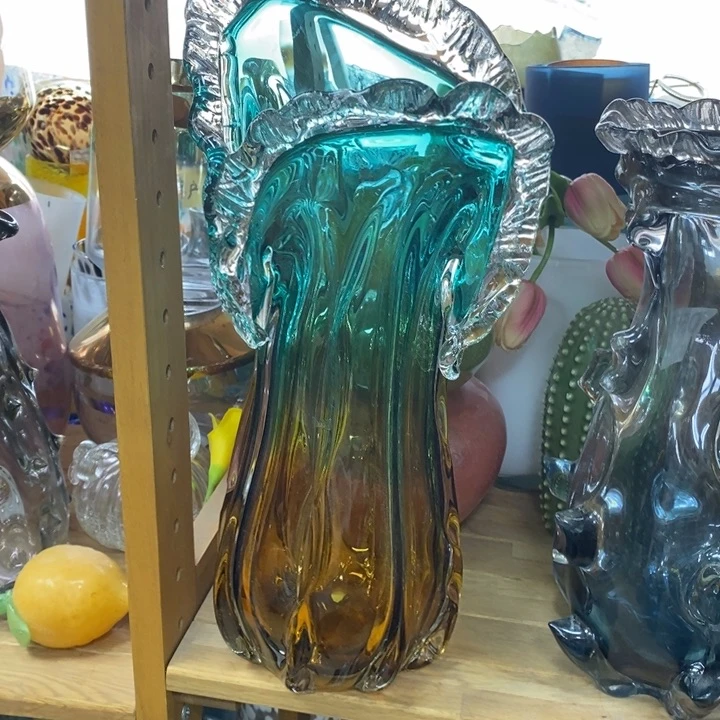 花瓶高40厘米宽10厘米