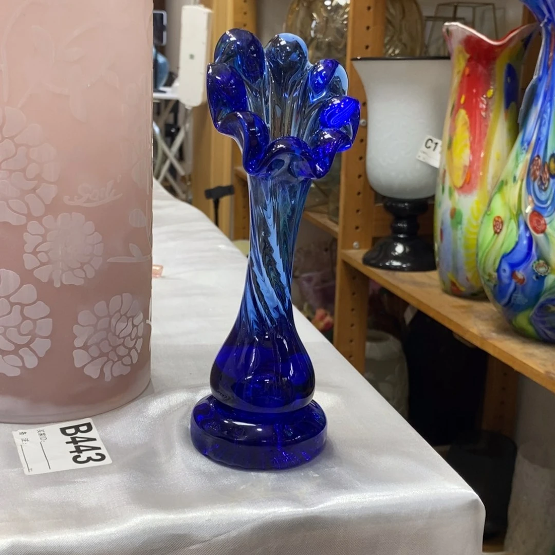 花瓶高19厘米宽3厘米