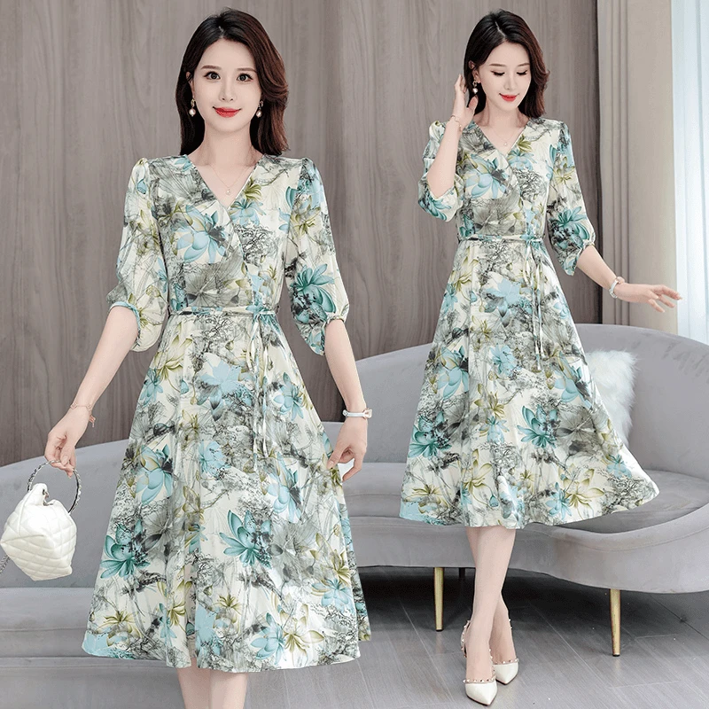 2024夏季新款复古碎花连衣裙女遮肉显瘦洋气减龄气质长款A字裙子