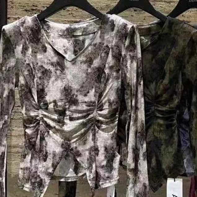 DEZI宝藏衣橱褶皱V领小衫女打底HD60111