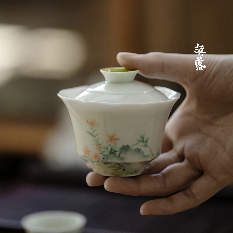 无落釉下彩手绘太湖石鸢尾花盖碗景德镇陶瓷花瓣形泡茶碗功夫茶具