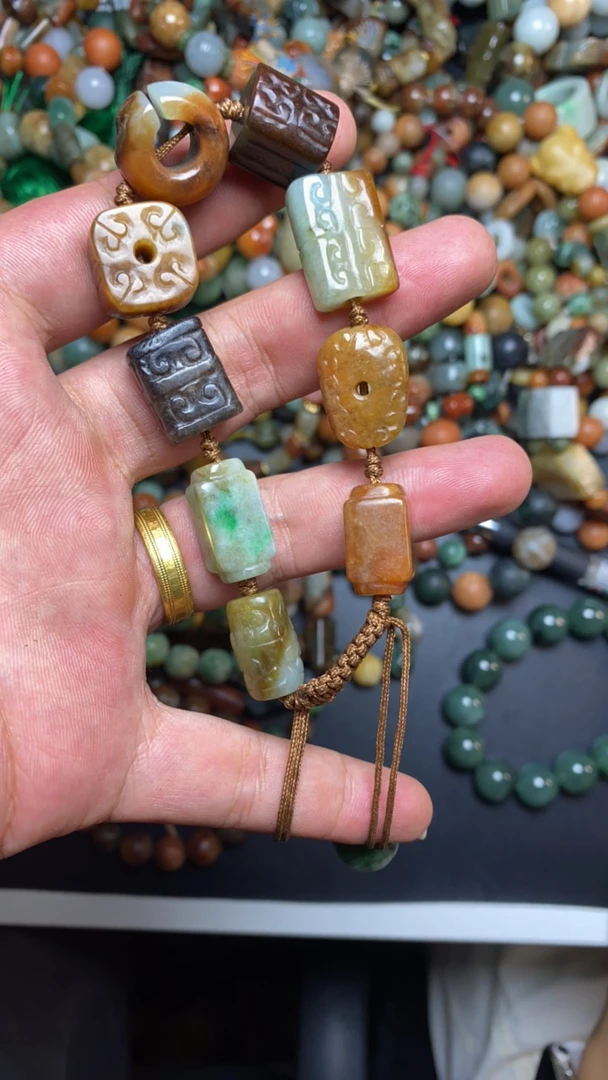 腾冲老料翡翠手串