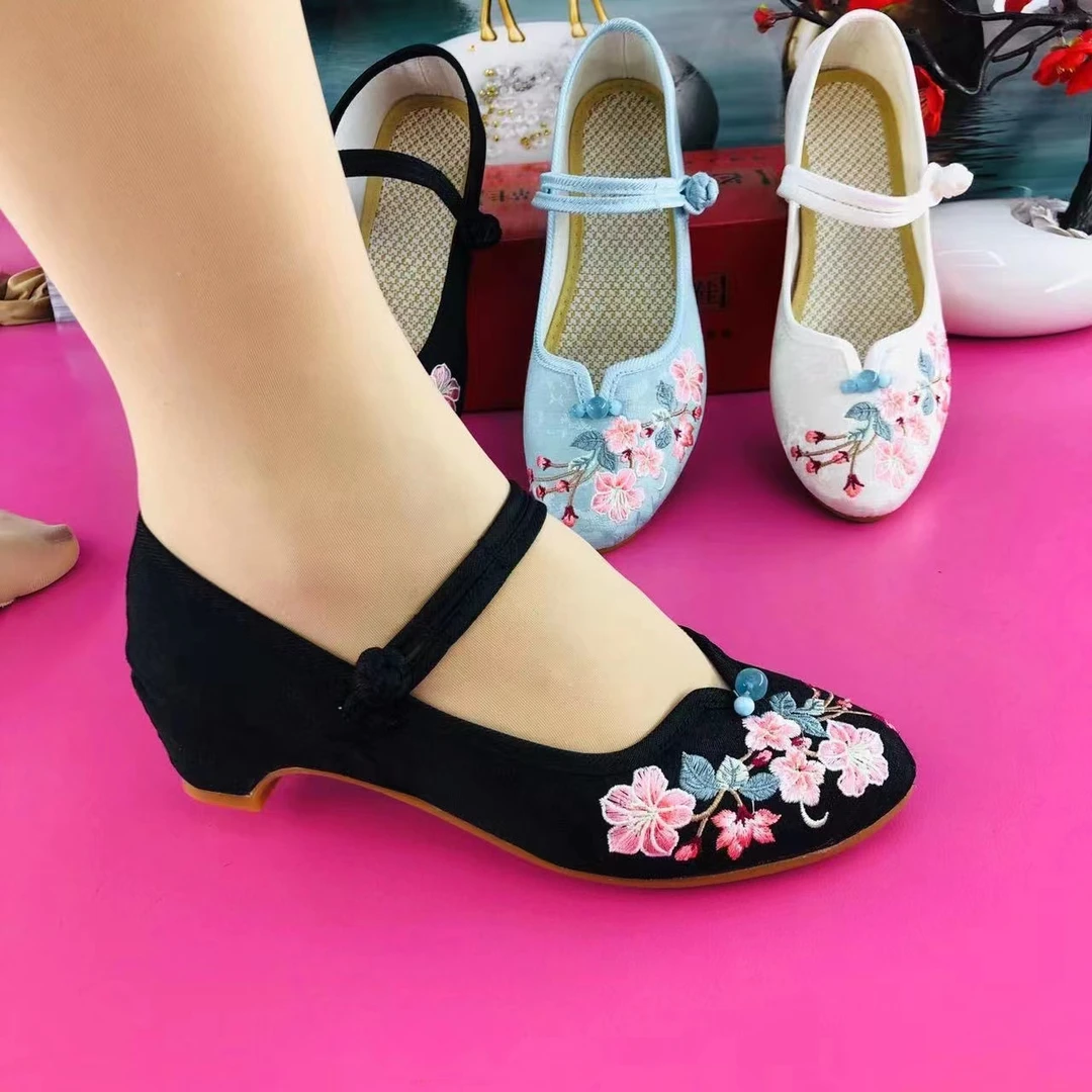 老北京布鞋女民族风绣花鞋牛筋底古风尖头旗袍鞋软底鞋女鞋鞋子
