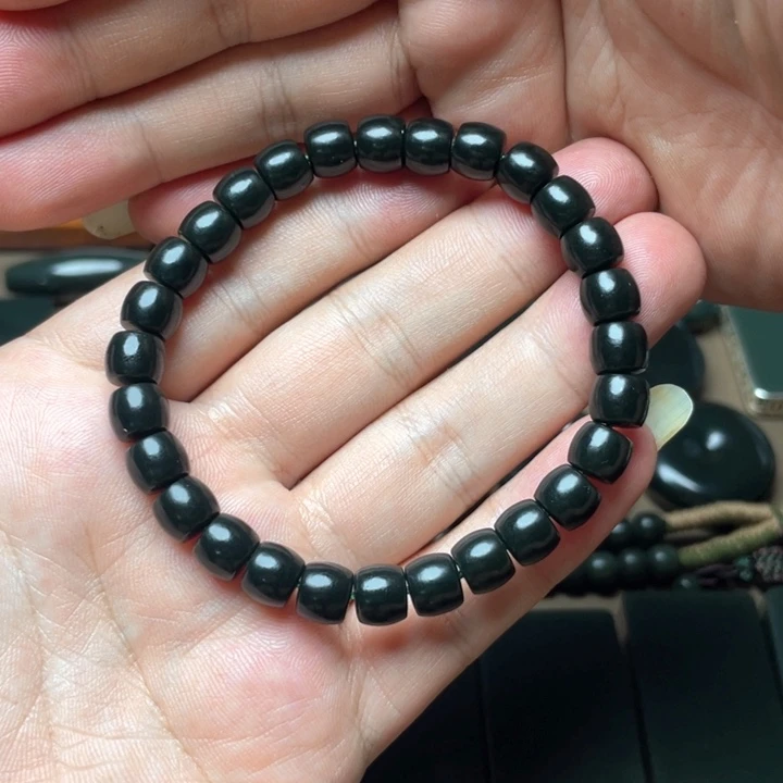 和田玉颈饰未镶嵌知***生