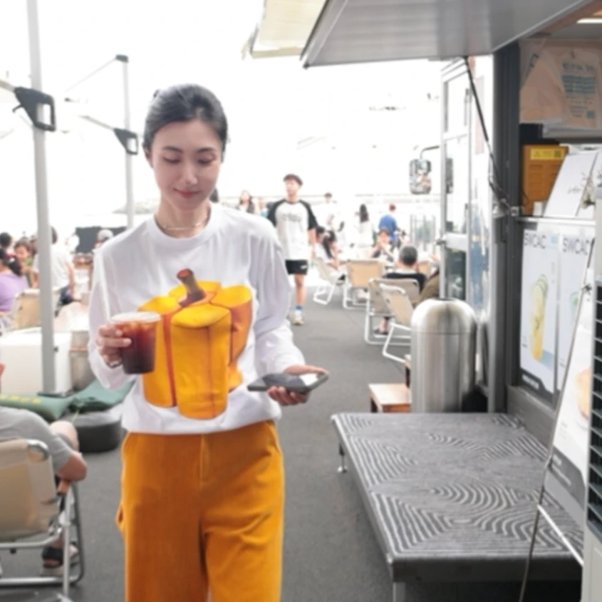 【壁虎姐】F240811白色黄圆柱彩椒趣味涂鸦长袖T恤