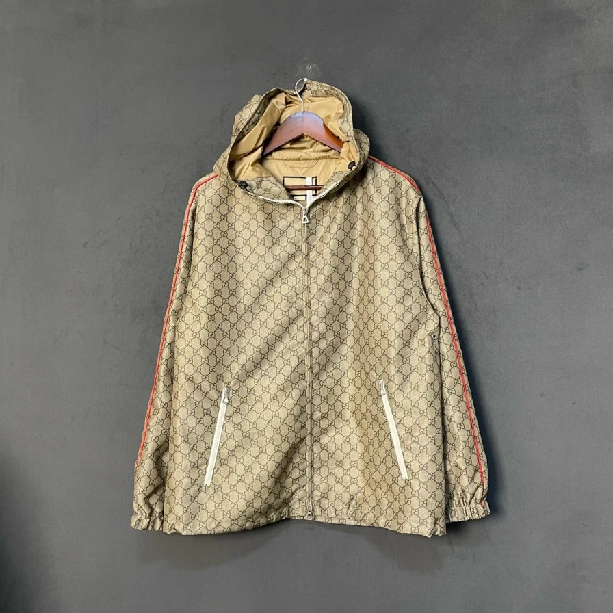 99新 GUCCI/古驰 积分-100/P234449905/棕色满logo背后小熊冲锋衣