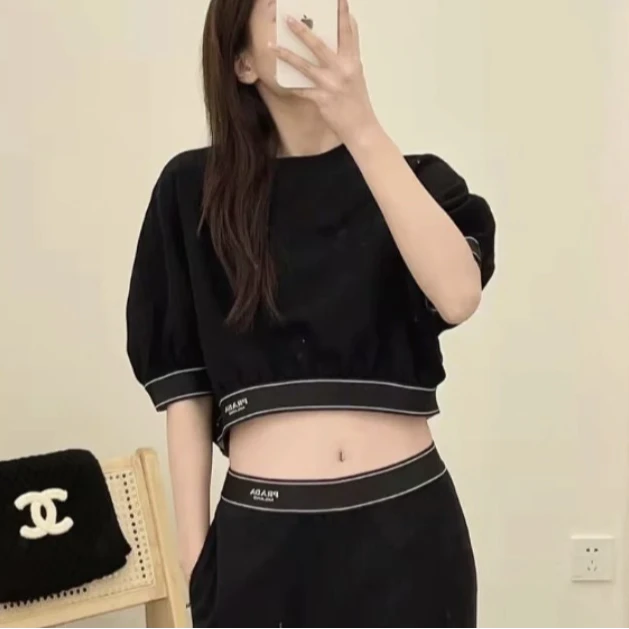 99新 Prada/普拉达 小花汤汤/P234038091/黑色短款t恤 S