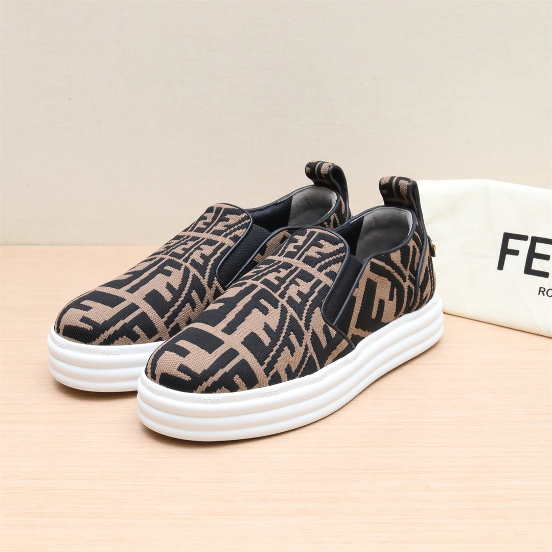 99新 FENDI/芬迪 尾款 P224828444/平底鞋 老花 帆布 37码