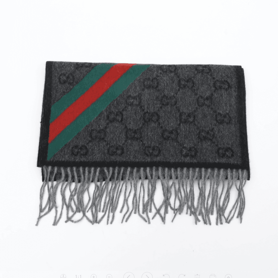 全新未使用  小花汤汤TP004109 /GUCCI 黑灰老花条纹 围巾 黑色