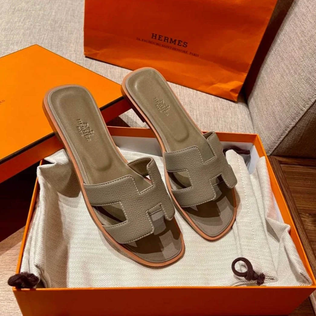 全新未使用 Hermes/爱马仕 小花汤汤/TP021325/大象灰拖鞋