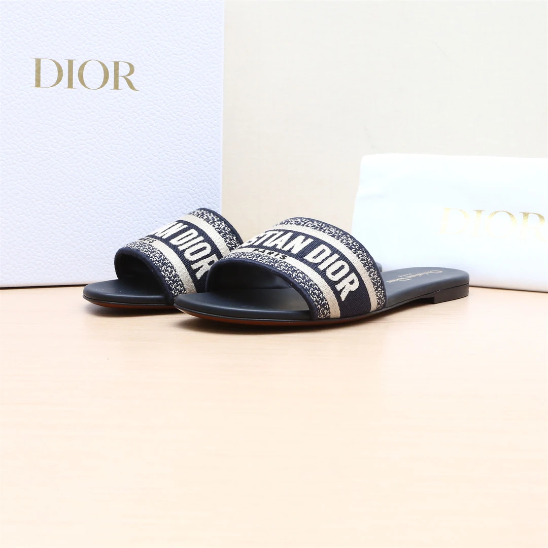 全新未使用 DIOR/迪奥 P234245767/老花 刺绣 平底凉拖蓝色37.5码