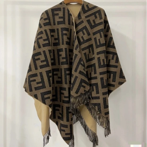 99新 FENDI/芬迪 积分-260/P214138031/厚款 老花 流苏 披肩