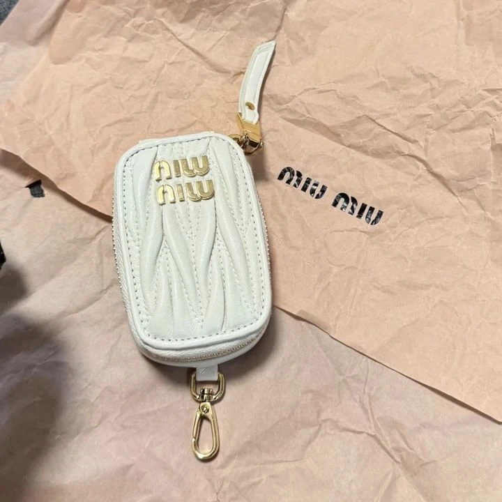 99新 MIU MIU/缪缪 积分-188/P244482475/汤/白色LOGO手拿钱包